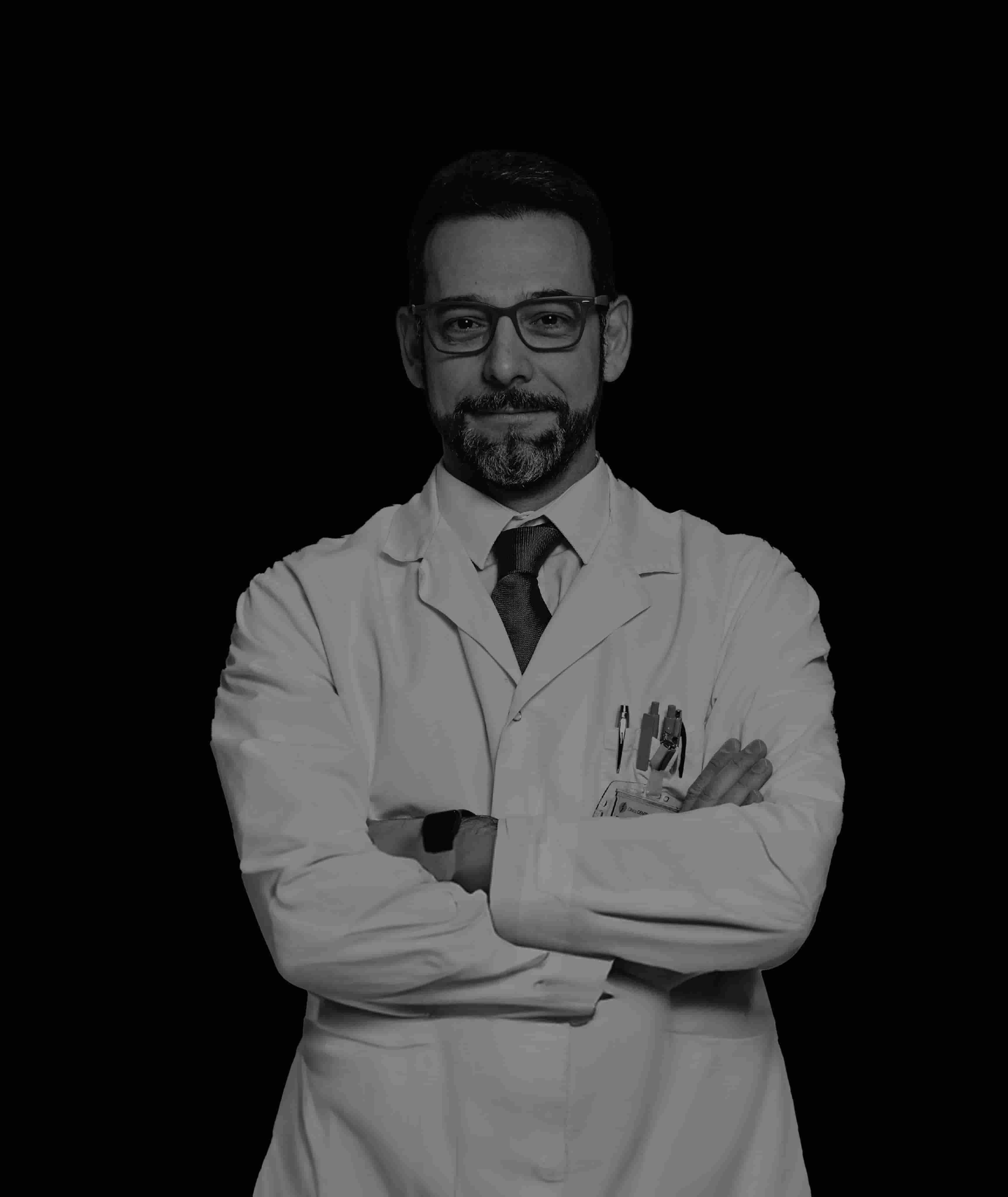 Dr. Fernando Sanz Especialista em traumatologia com Master em Patologia e Cirurgia Avançada de Joelho.
